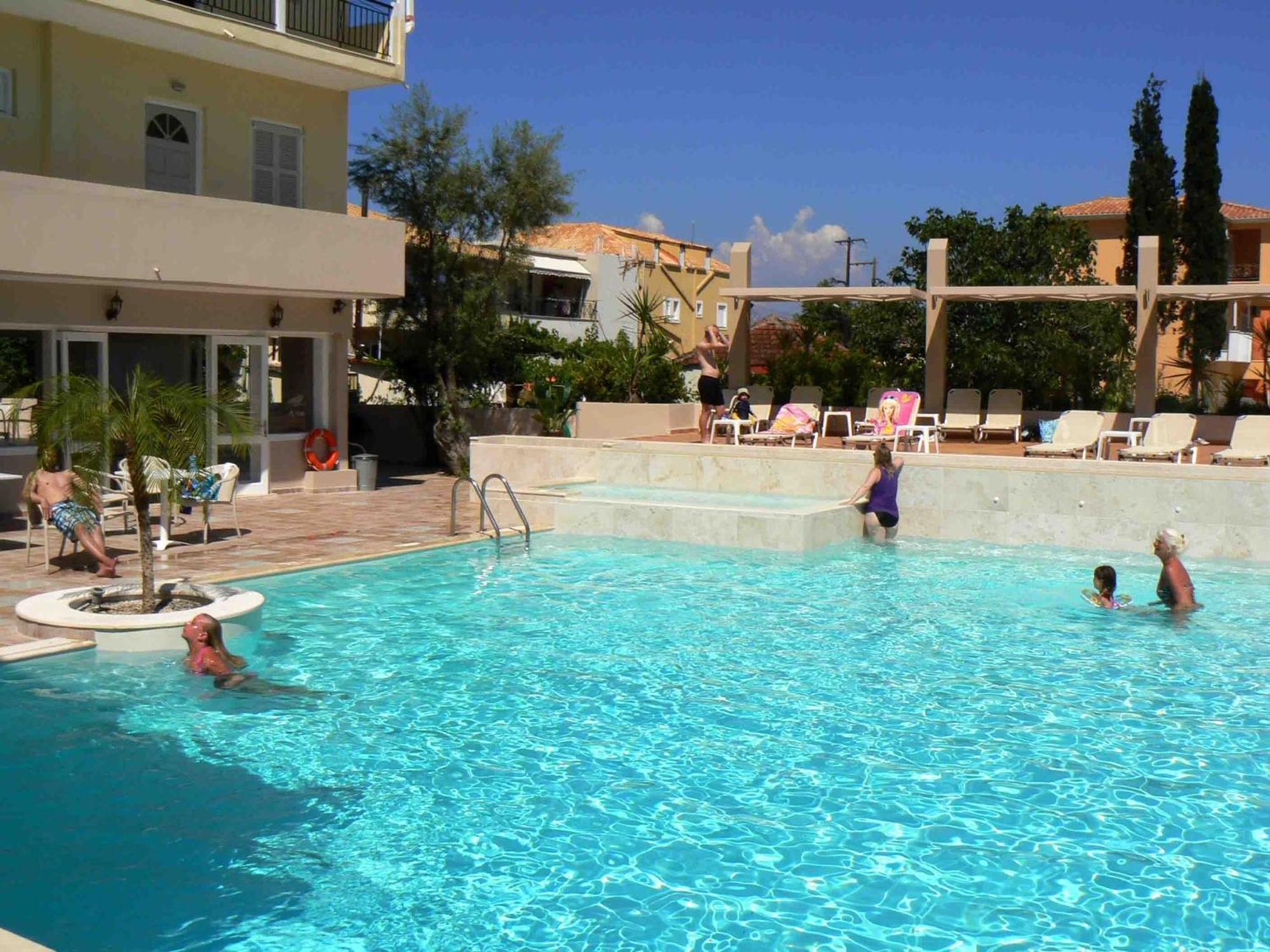 Happyland Hotel Apartments Nydri  Bagian luar foto
