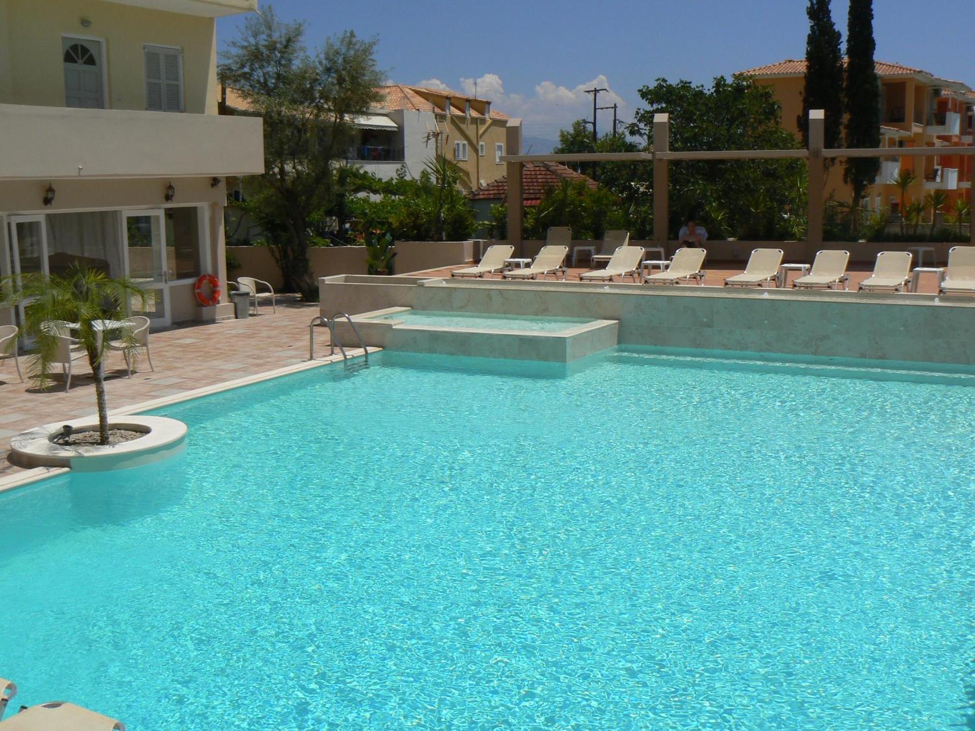 Happyland Hotel Apartments Nydri  Bagian luar foto