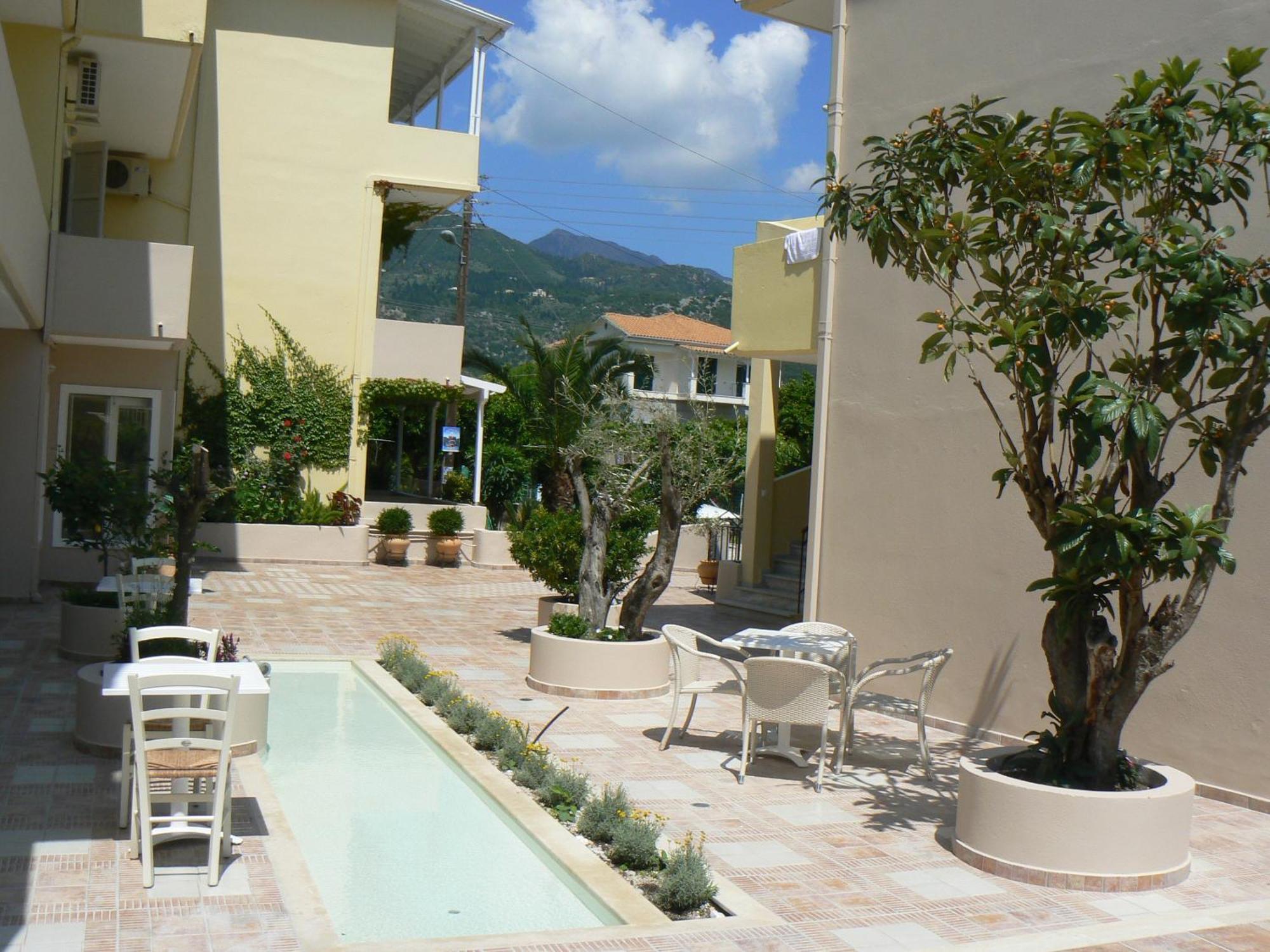 Happyland Hotel Apartments Nydri  Bagian luar foto