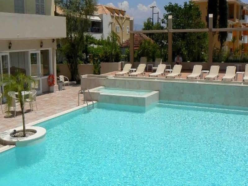 Happyland Hotel Apartments Nydri  Bagian luar foto
