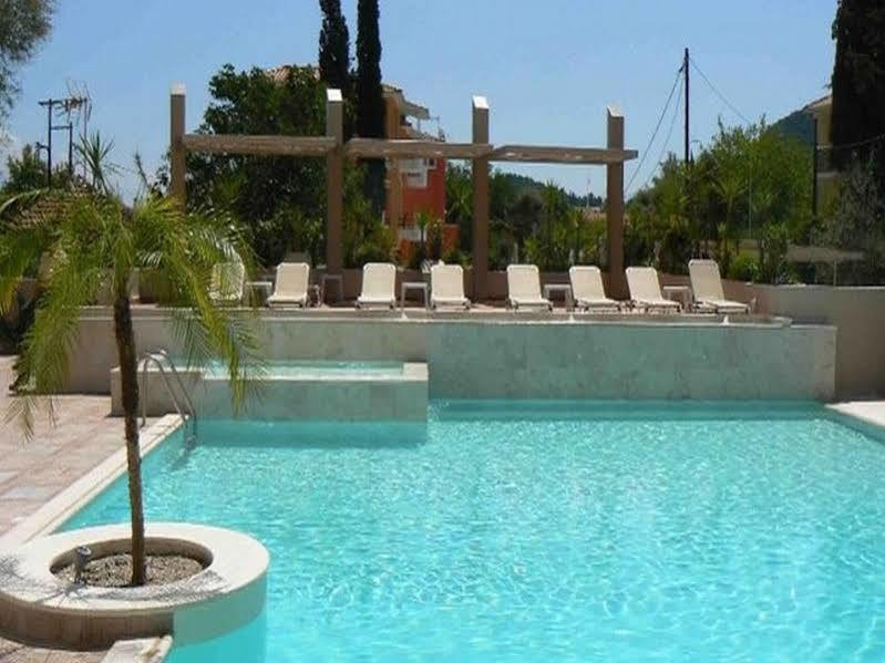Happyland Hotel Apartments Nydri  Bagian luar foto
